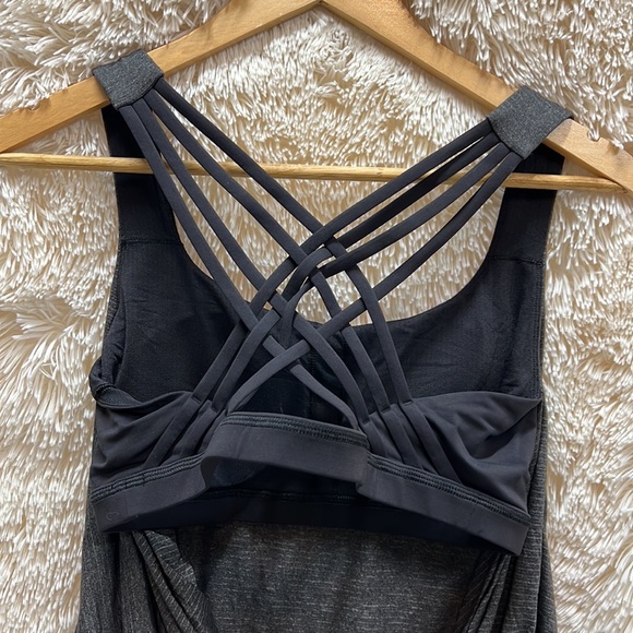 Lululemon work out top size 10 w/ build in bra & removable cup inserts - stripe - Picture 15 of 16